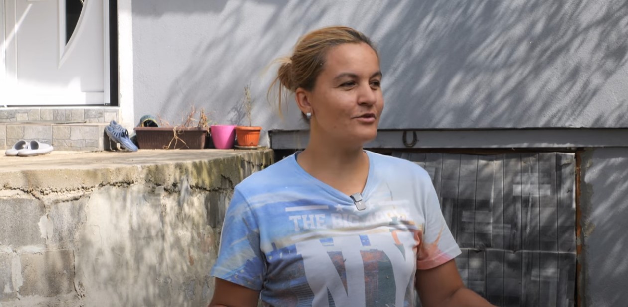 Foto-video: Muž na postelji, Esada na leđima nosi drva i hrani porodicu!